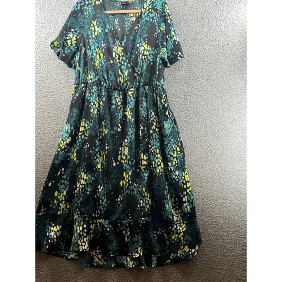 torrid Dresses & Skirts - Torrid Womens Abstract Print Short Sleeve Dress Size 2 With Pockets
